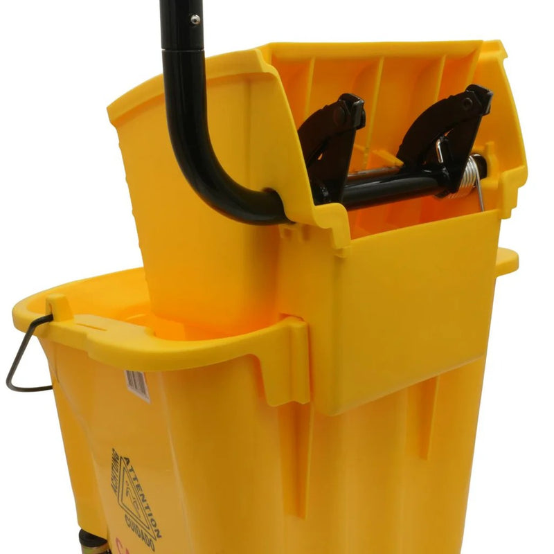 CUBO PLÁSTICO AMARILLO CON EXPRIMIDOR DE 9.5 Galones (36 QT.) / SICLEAN
